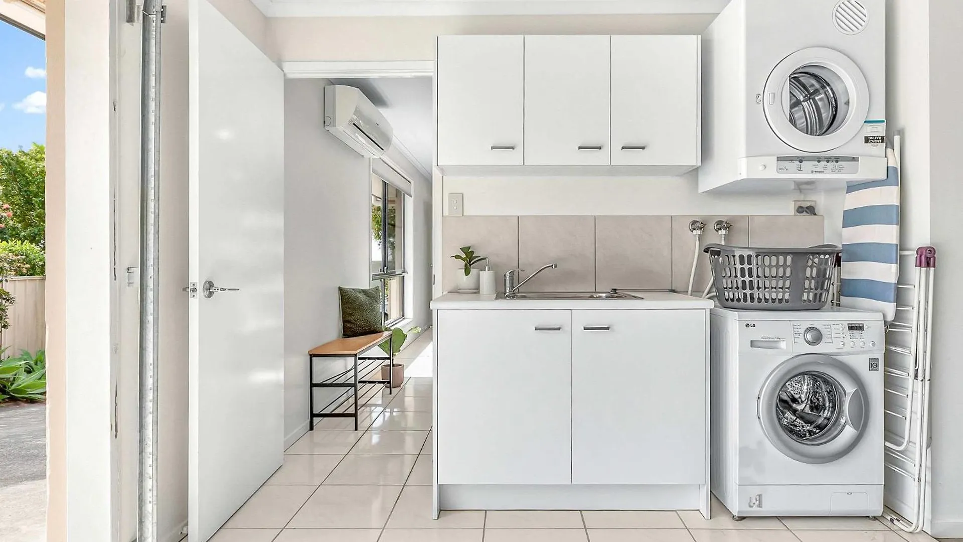 Chic 3-Bedroom Duplex, Air-Con, Pet Friendly Бадерим