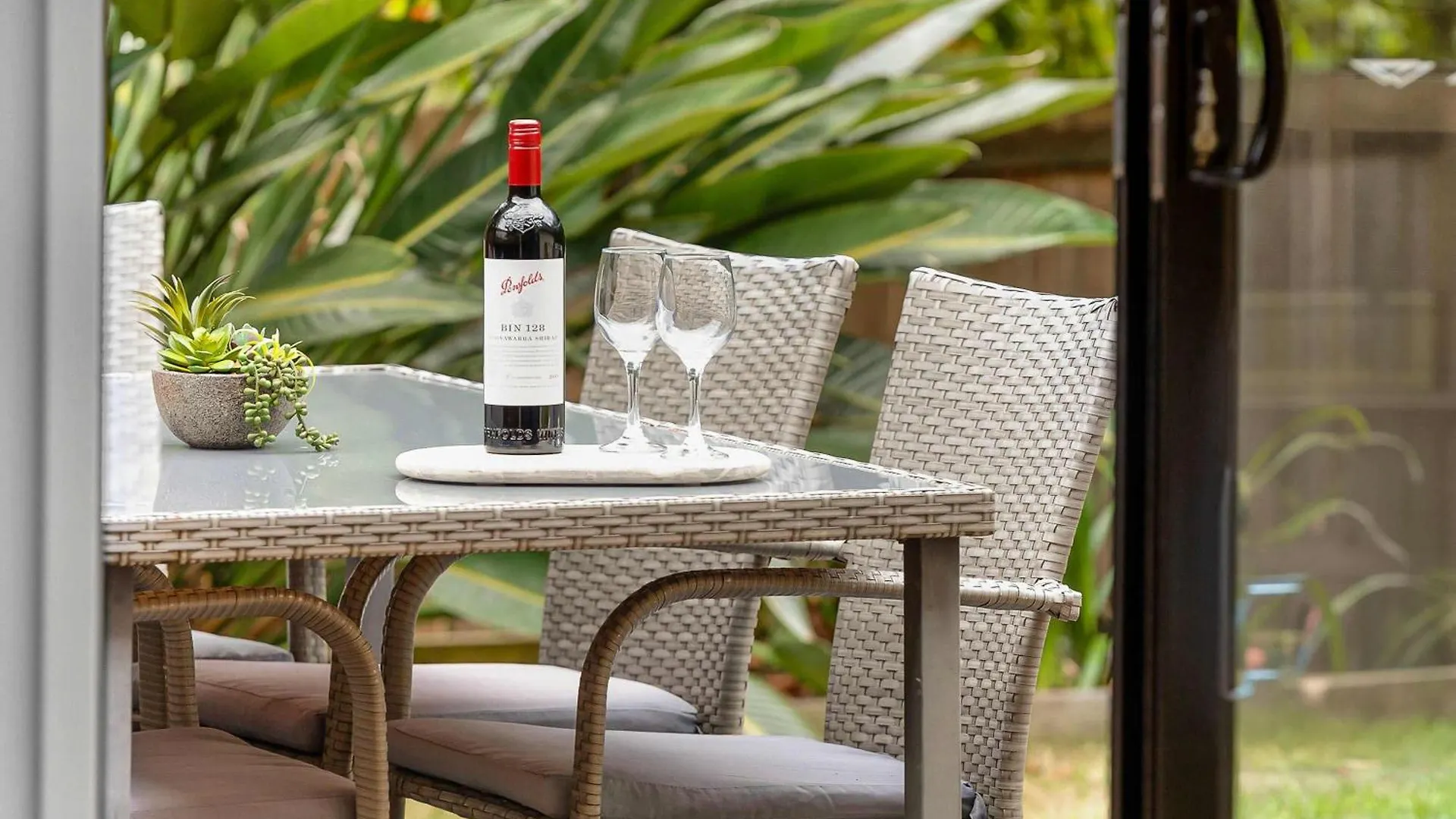 Chic 3-Bedroom Duplex, Air-Con, Pet Friendly Buderim Casa vacanze